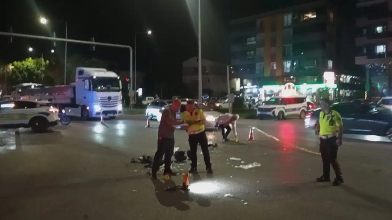 Yer: Samsun… Motosiklet, hafif ticari araca çarptı; 2’si ağır, 5 yaralı Img