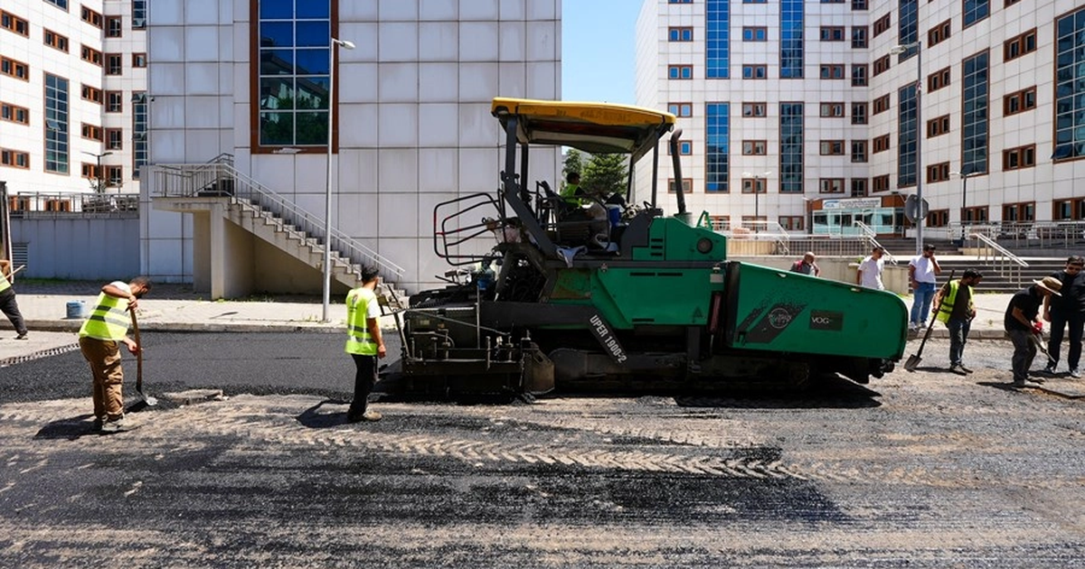 İstanbul Maltepe’de asfalt serim çalışmaları sürüyor Img