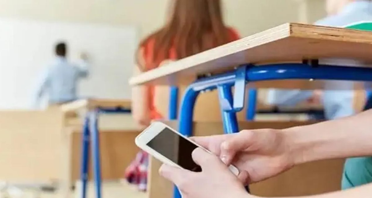 Bir ülkede daha okullarda telefon yasağı Img
